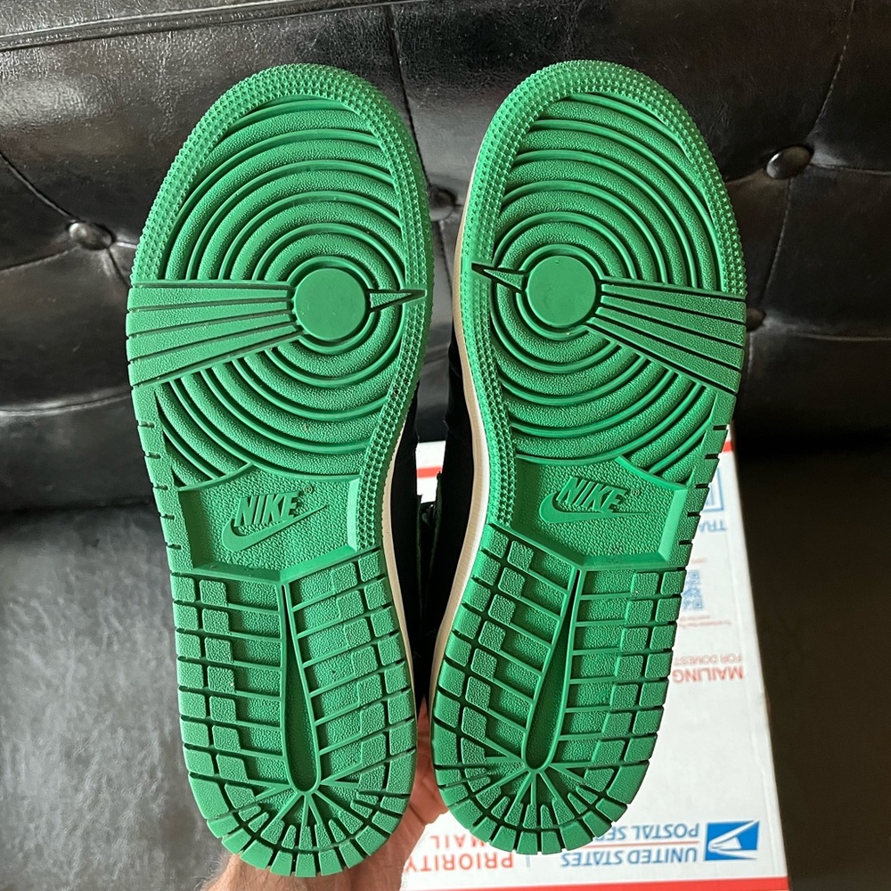 Jordan 1 High OG GS “Pine Green 2.0” Sz 5.5Y / Women’s 7 - Picture 6 of 7